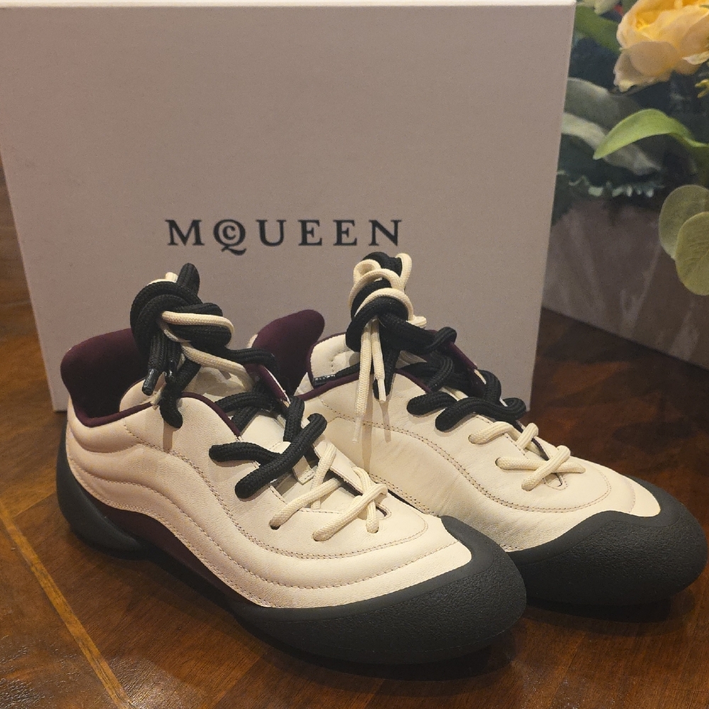 Alexander McQueen Cream and Black Lace-Up Sneakers